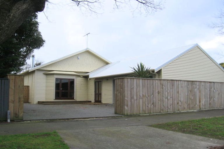 Photo of property in 41 Rangitane Street, Palmerston North, 4414