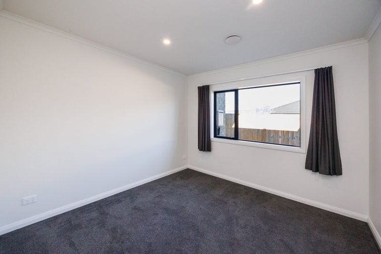 Photo of property in 48 Sardinia Grove, Fitzherbert, Palmerston North, 4410