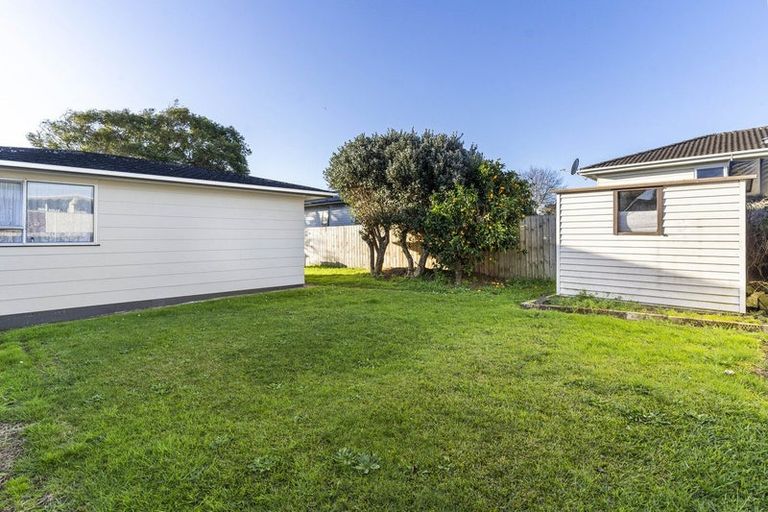 Photo of property in 22 Carbery Place, Manurewa, Auckland, 2102