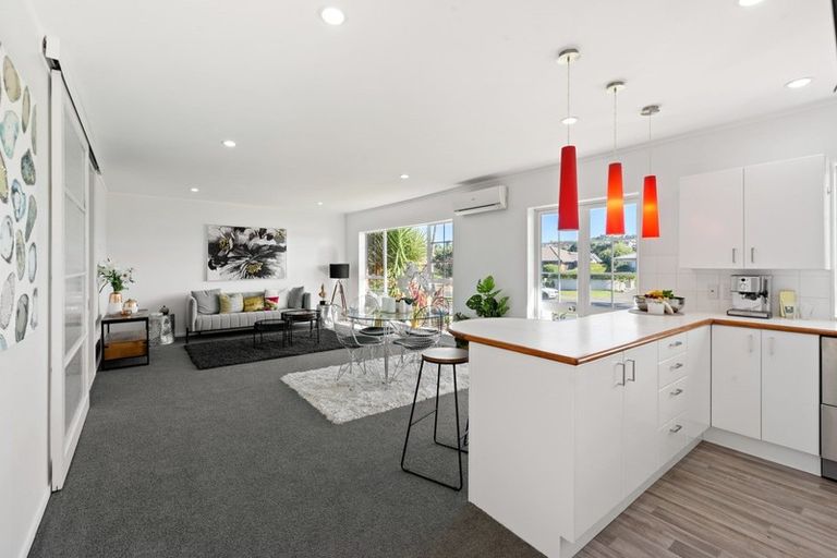 Photo of property in 198 Lakeside Drive, Orewa, 0931