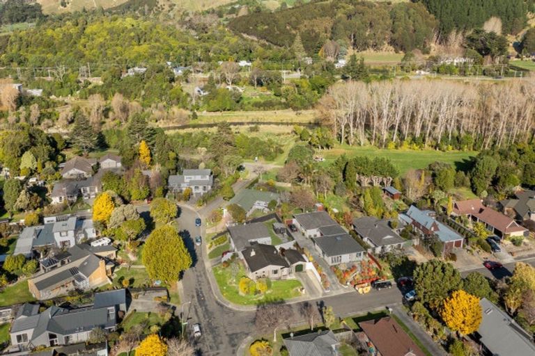 Photo of property in 1 Edgewater Street, Waikanae, 5036