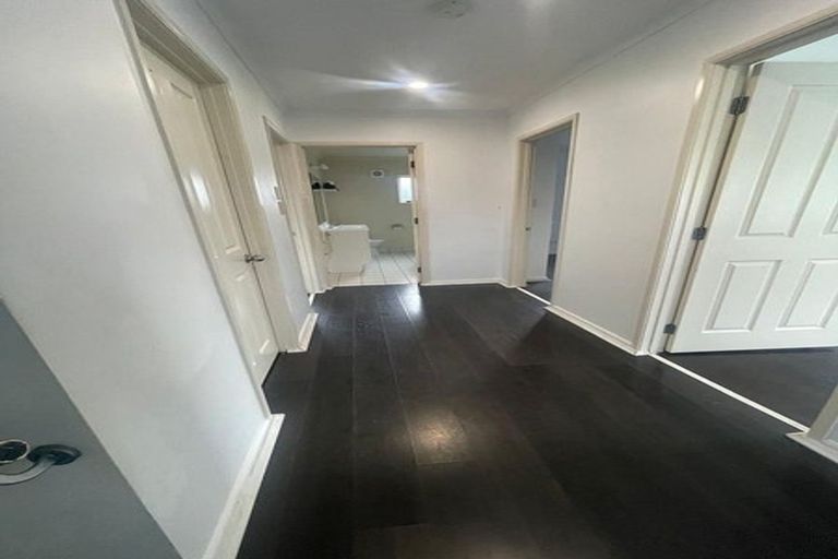 Photo of property in 3 Dainton Place, New Lynn, Auckland, 0600