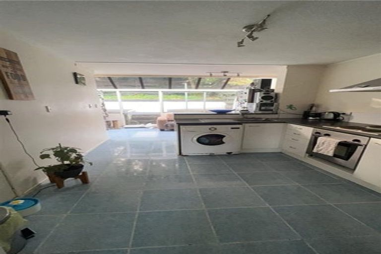 Photo of property in 2/17 Cresta Avenue, Beach Haven, Auckland, 0626