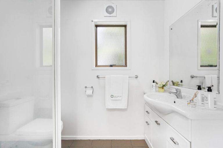 Photo of property in 8 Lynngate Place, Hillcrest, Auckland, 0627