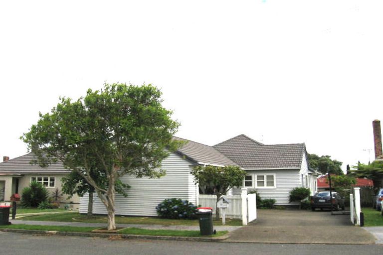 Photo of property in 19 Humariri Street, Point Chevalier, Auckland, 1022