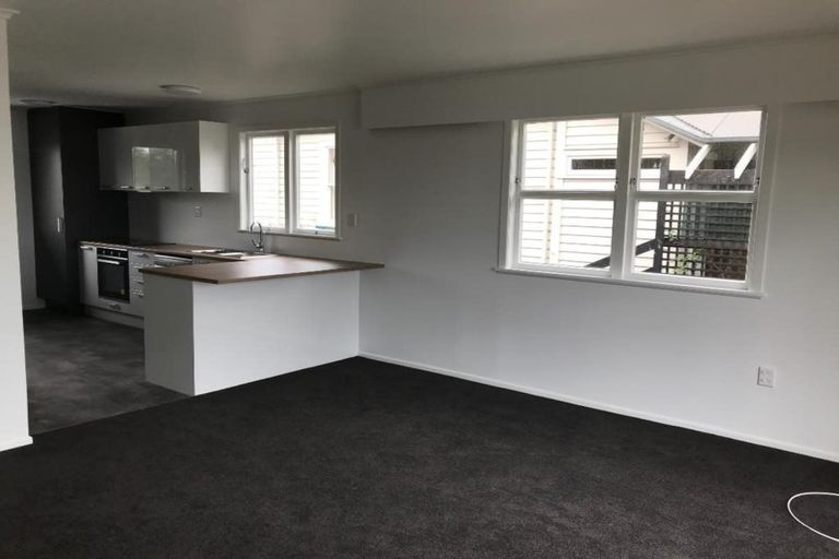 Photo of property in 2/22 Marama Street, Castor Bay, Auckland, 0620