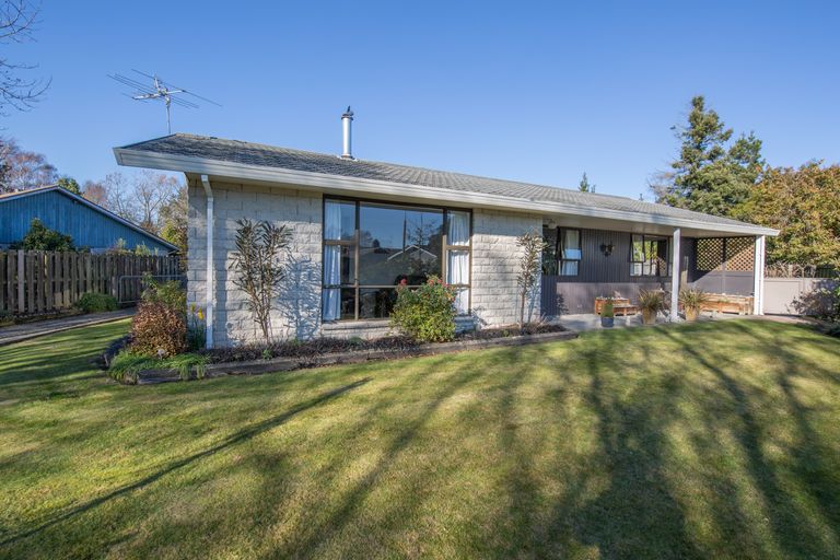 Photo of property in 16 Taiaroa Place, Southbridge, 7602