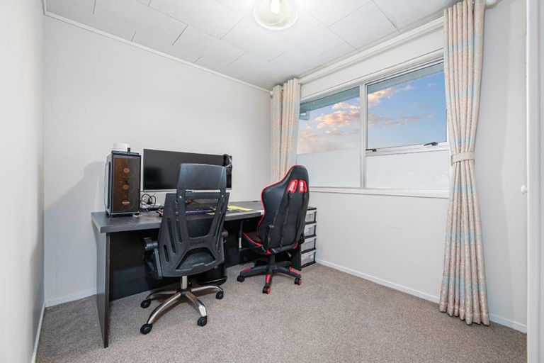 Photo of property in 72 Reynella Drive, Massey, Auckland, 0614