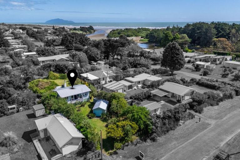Photo of property in 3 Arthur Street, Waikawa Beach, Levin, 5573