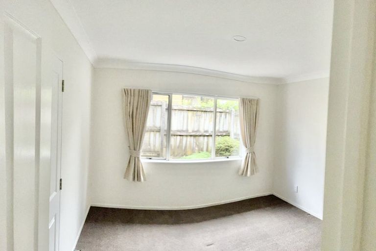 Photo of property in 9 Orohena Close, Northpark, Auckland, 2013