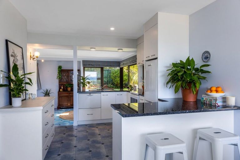 Photo of property in 27 De Luen Avenue, Tindalls Beach, Whangaparaoa, 0930