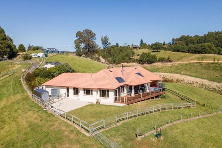 Photo of property in 76 Stagecoach Road, Upper Moutere, 7173