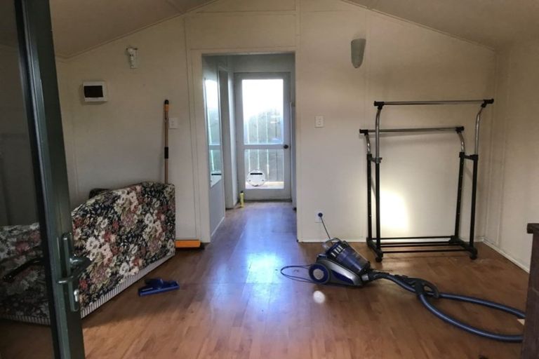 Photo of property in 1/22 Highland Park Drive, Highland Park, Auckland, 2010