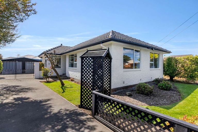 Photo of property in 77 Farquhars Road, Redwood, Christchurch, 8051