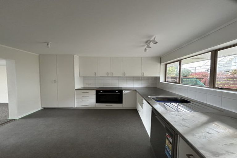 Photo of property in 2/13 Upper Bourke Street, Kilbirnie, Wellington, 6022