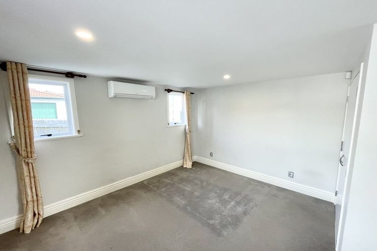 Photo of property in 165 Carlisle Road, Northcross, Auckland, 0632