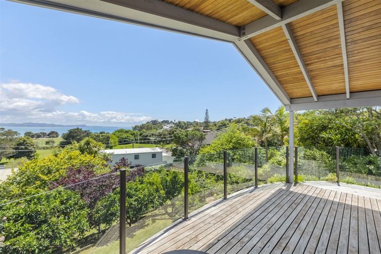Photo of property in 22 Kathy Terrace, Stanmore Bay, Whangaparaoa, 0932