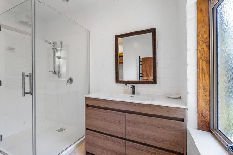 Photo of property in 1358a Whangaparaoa Road, Army Bay, Whangaparaoa, 0930