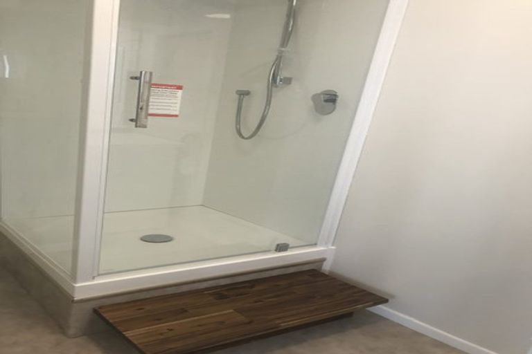 Photo of property in 18 Edinburgh Terrace, Berhampore, Wellington, 6023