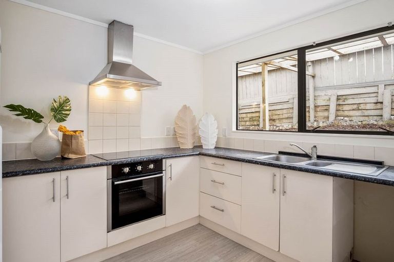 Photo of property in 1/17 Bond Crescent, Forrest Hill, Auckland, 0620