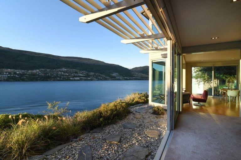 Photo of property in 11 Mincher Road, Kelvin Heights, Queenstown, 9300