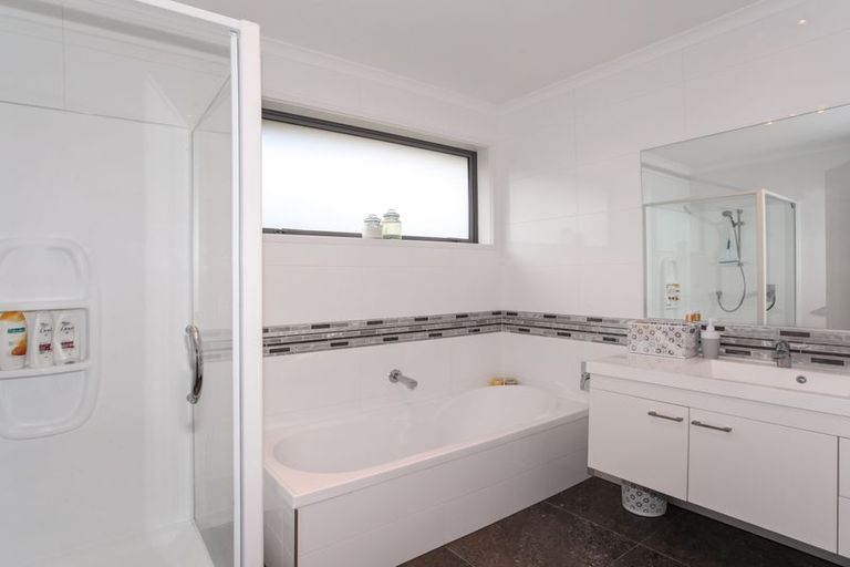 Photo of property in 130 Hillpark Drive, Pokeno, 2402