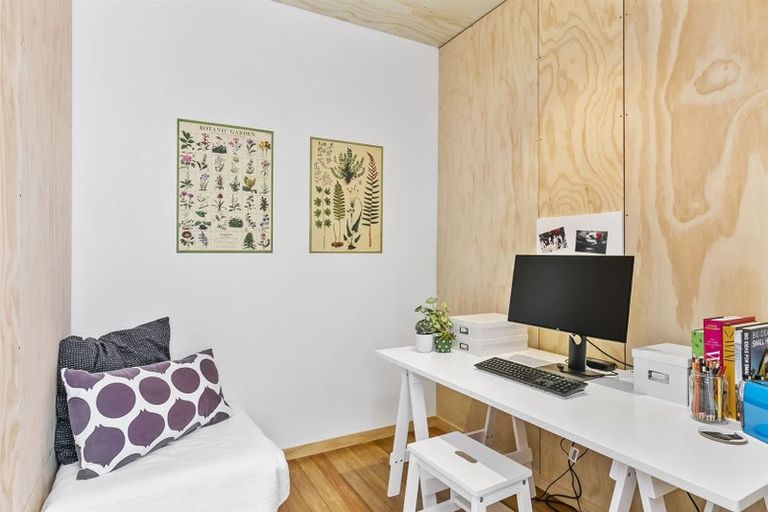 Photo of property in 15 Moir Street, Mount Victoria, Wellington, 6011