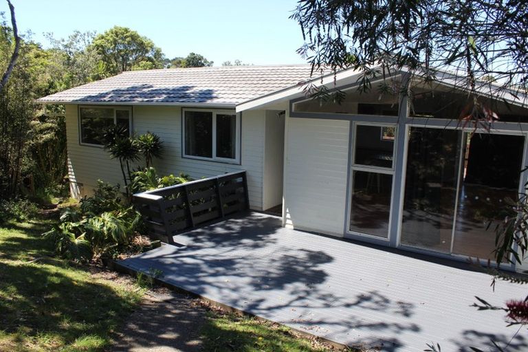 Photo of property in 1/29 Ridgewood Crescent, Birkenhead, Auckland, 0626