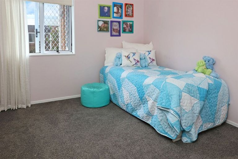 Photo of property in 2/100 Rhinevale Close, Henderson, Auckland, 0612