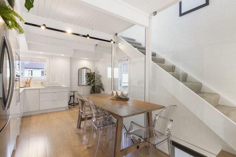 Photo of property in 18 Cottleville Terrace, Thorndon, Wellington, 6011