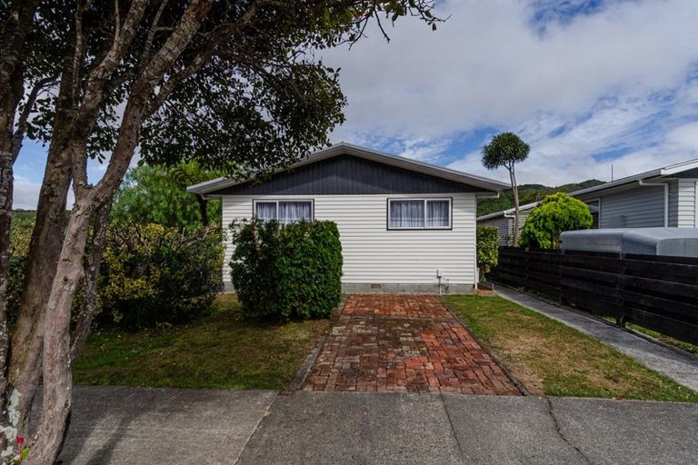 Photo of property in 41 Berkeley Road, Wainuiomata, Lower Hutt, 5014