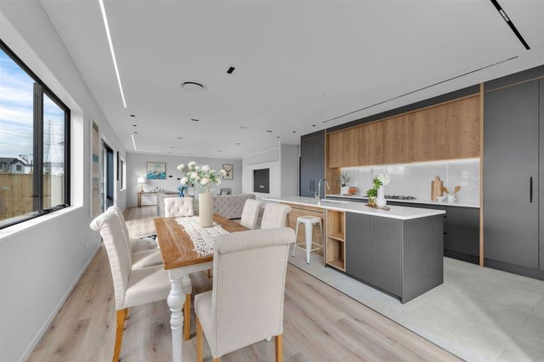 Photo of property in 30 Ballyalton Crescent, Flat Bush, Auckland, 2019