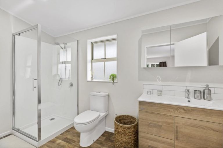 Photo of property in 1 Sunnypark Avenue, Rosehill, Papakura, 2113