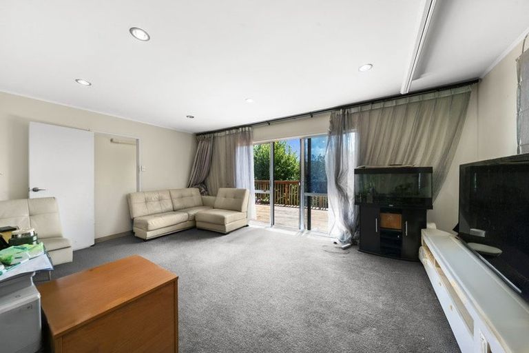 Photo of property in 6 Theban Place, Totara Vale, Auckland, 0629