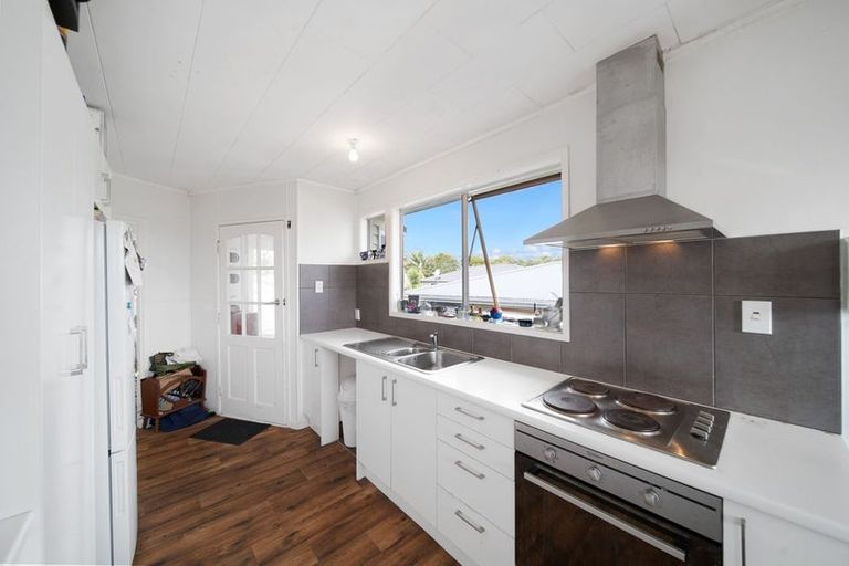 Photo of property in 16 Volante Avenue, Wattle Downs, Auckland, 2103