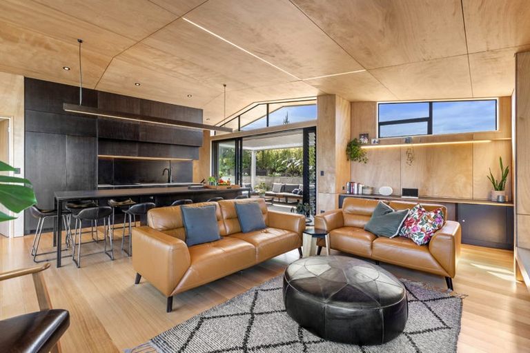 Photo of property in 21 Point Street, Raglan, 3225