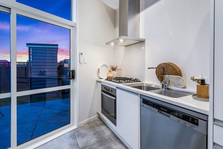 Photo of property in 7 Teal Way, Hobsonville, Auckland, 0616