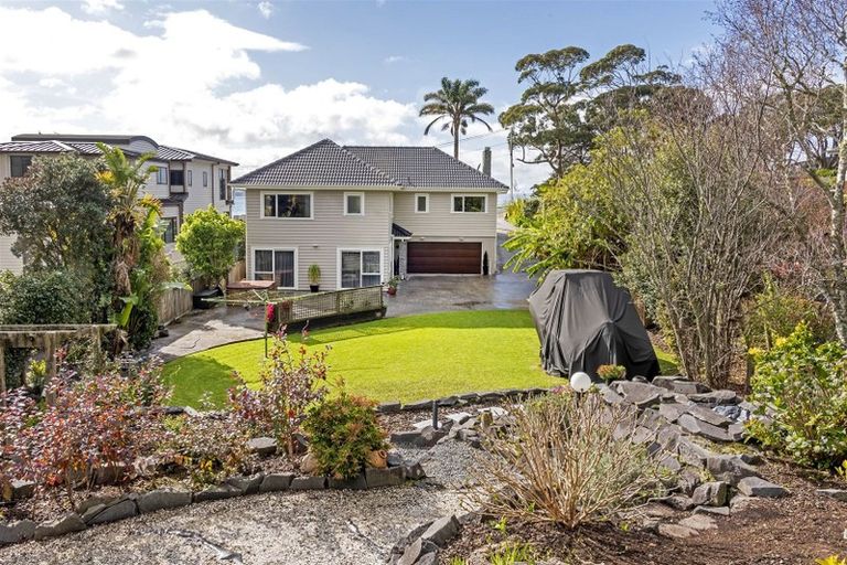 Photo of property in 172 Mellons Bay Road, Mellons Bay, Auckland, 2014