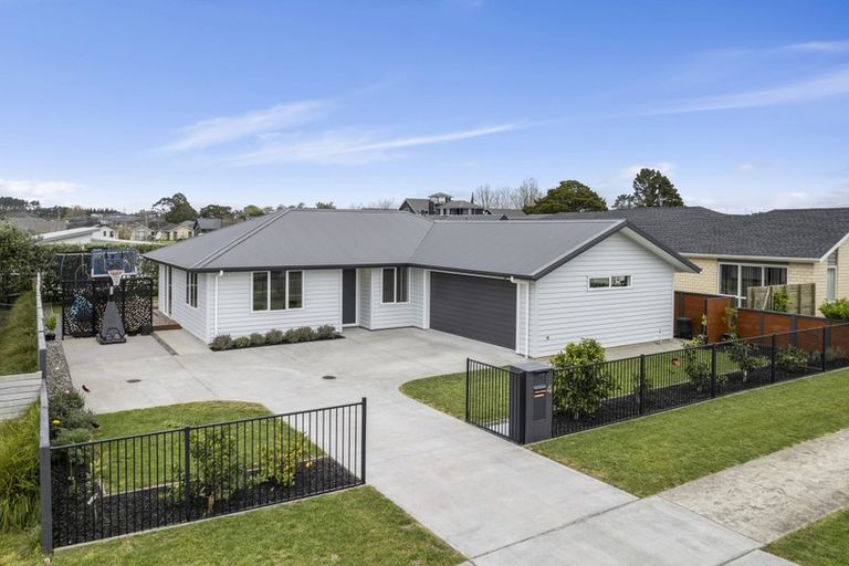 Photo of property in 4 Sir Lincoln Drive, Kumeu, 0810