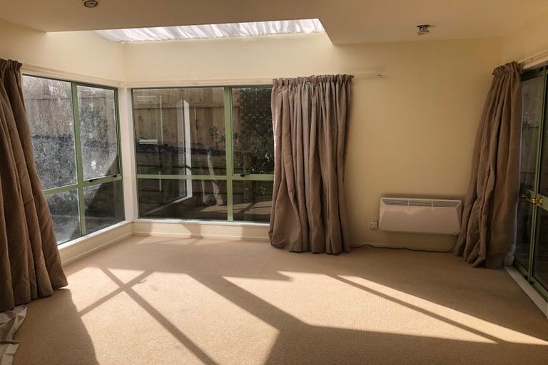 Photo of property in 2/71 Sunnynook Road, Forrest Hill, Auckland, 0620