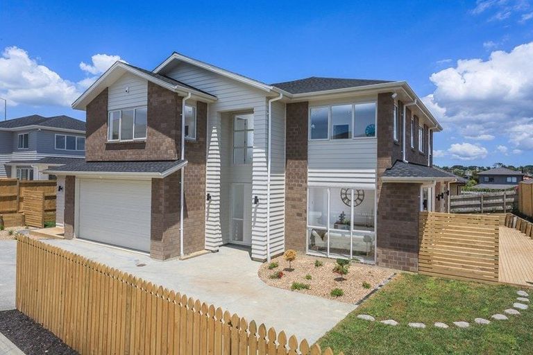 Photo of property in 74 Huntington Park Drive, Greenhithe, Auckland, 0632