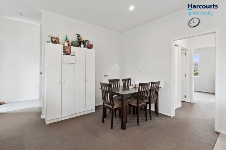 Photo of property in 11 Stitchbird Crescent, Papakura, 2110
