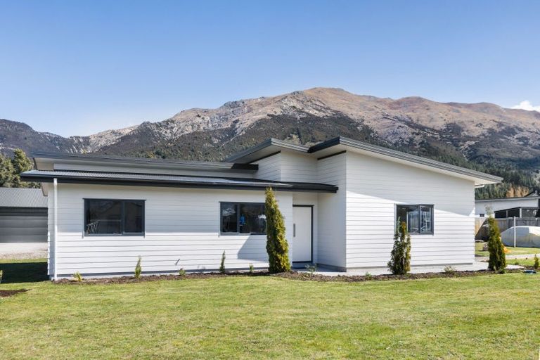 Photo of property in 6 Little Maude Drive, Lake Hawea, Wanaka, 9382