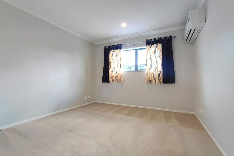 Photo of property in 4 Arthur Rolfe Lane, Swanson, Auckland, 0614