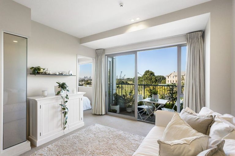 Photo of property in Shoal Haven Apartments, 408a/130 Anzac Street, Takapuna, Auckland, 0622