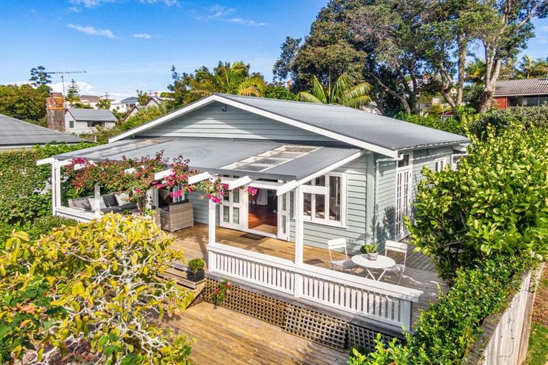 Photo of property in 27 Rutland Road, Stanley Point, Auckland, 0624
