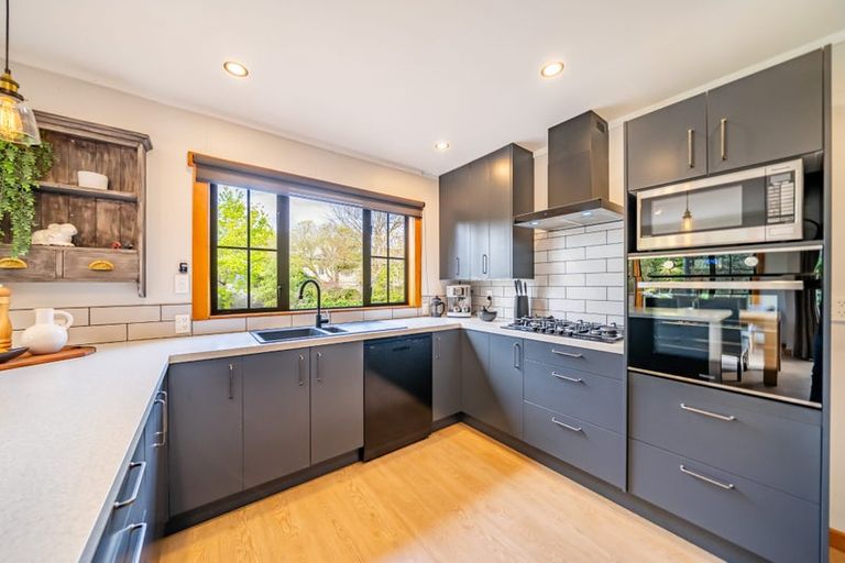 Photo of property in 45b Dowling Grove, Silverstream, Upper Hutt, 5019