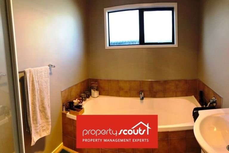 Photo of property in 19b Beach Road, Te Atatu Peninsula, Auckland, 0610