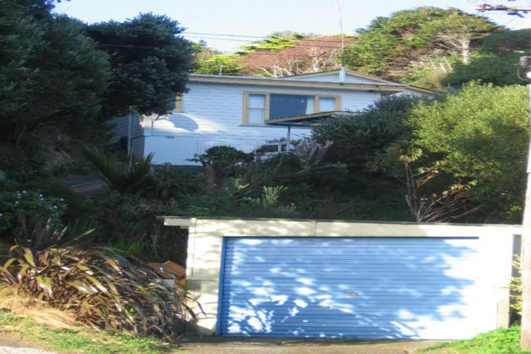 Photo of property in 12 Grays Road, Plimmerton, Porirua, 5026