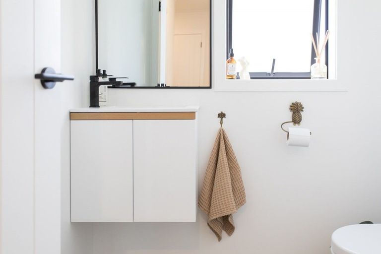 Photo of property in 60 Racecourse Road, Whitianga, 3510